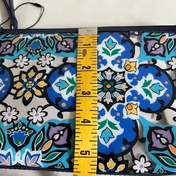 Vera Bradley Lisbon Medallion Cool Clear Beach Wristlet NWOT - Picture 7 of 8